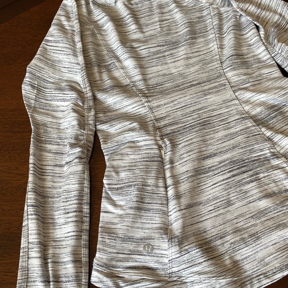 Lululemon woman’s top - Picture 2 of 6